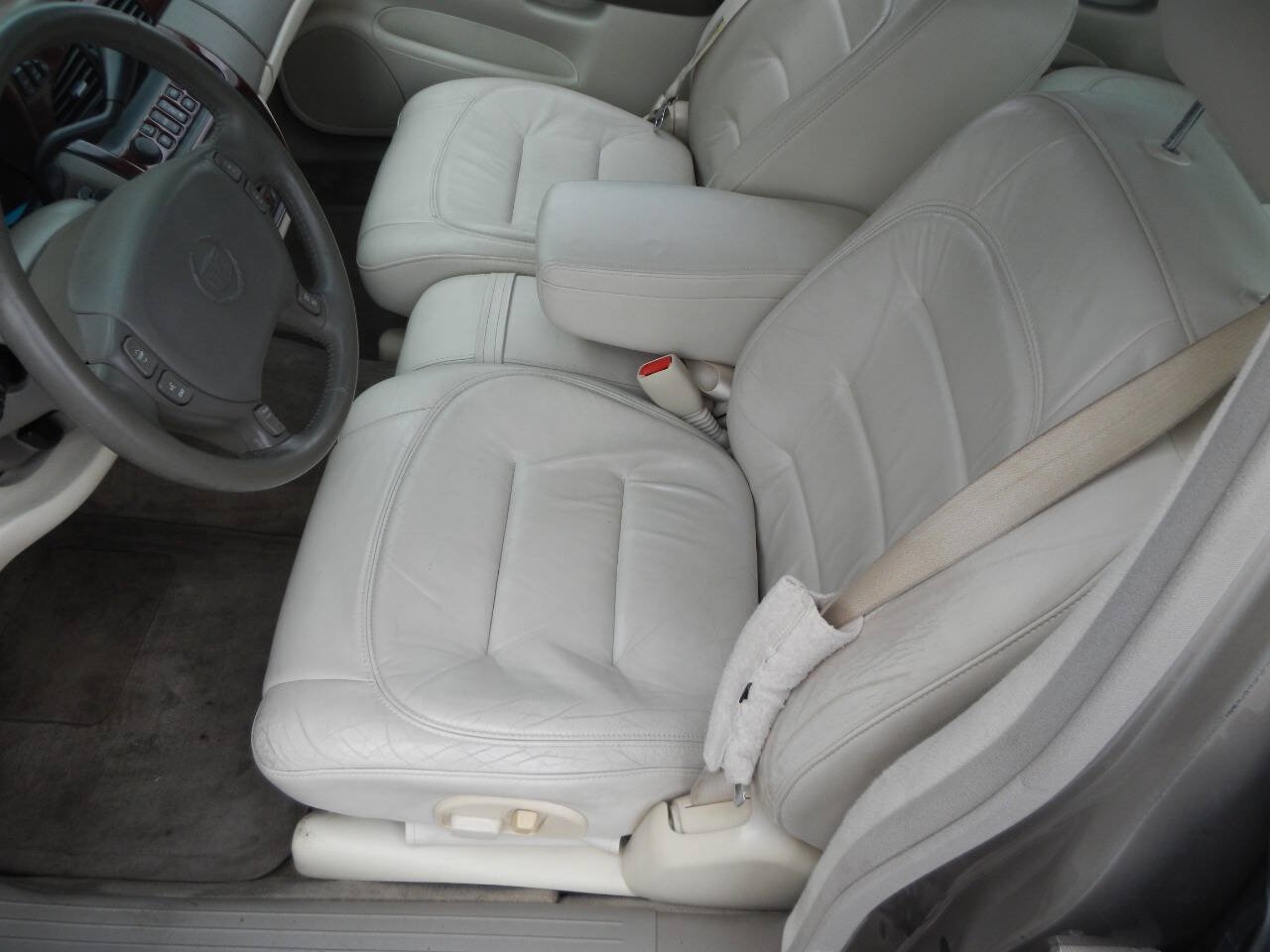 Used 2002 Cadillac De Ville FWD image 26