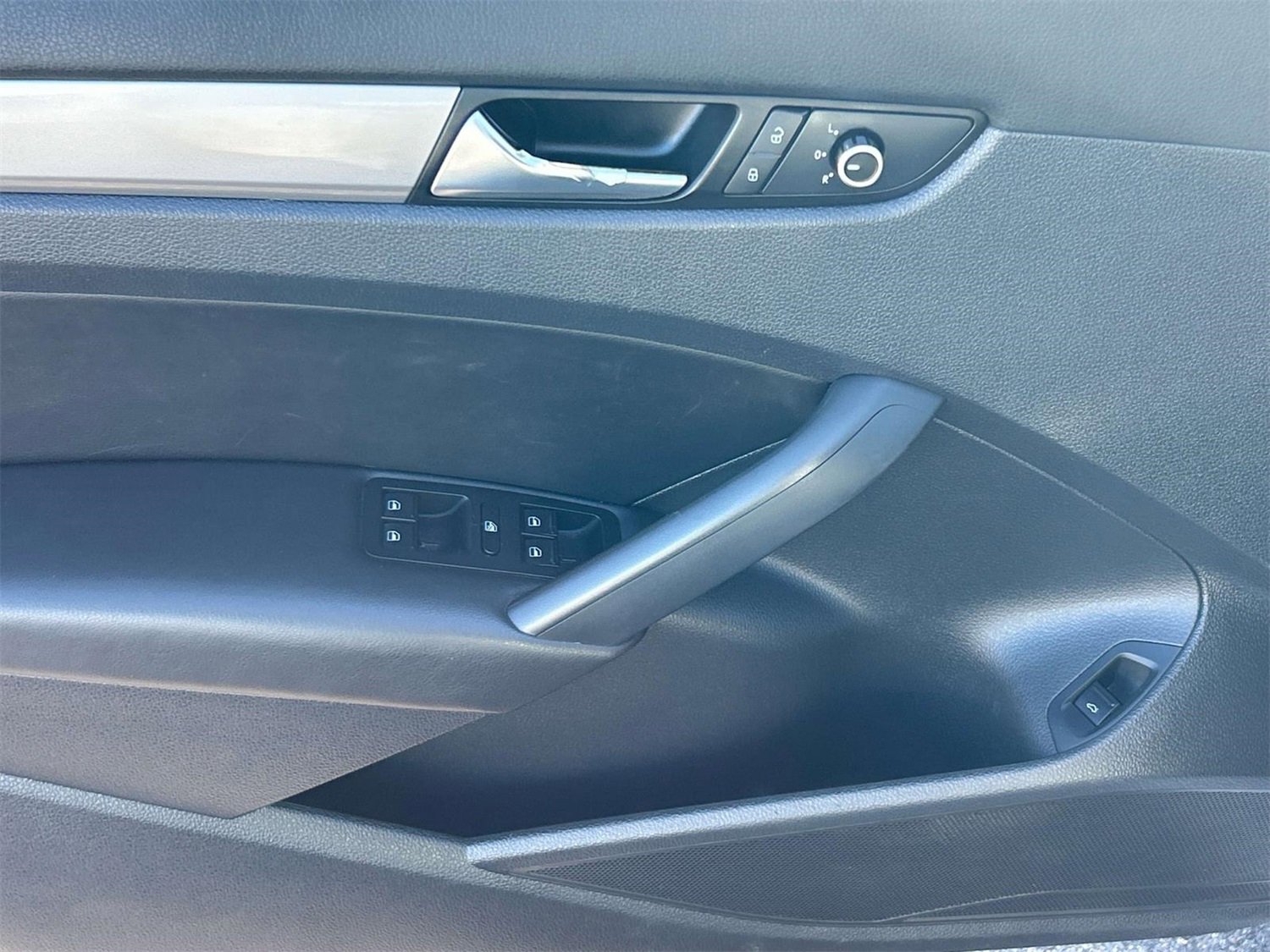 Used 2015 Volkswagen Passat 1.8T Wolfsburg Edition image 24