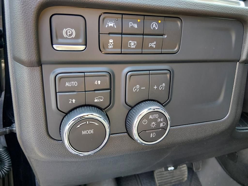 New 2025 Chevrolet Suburban Premier AWD/4WD image 15