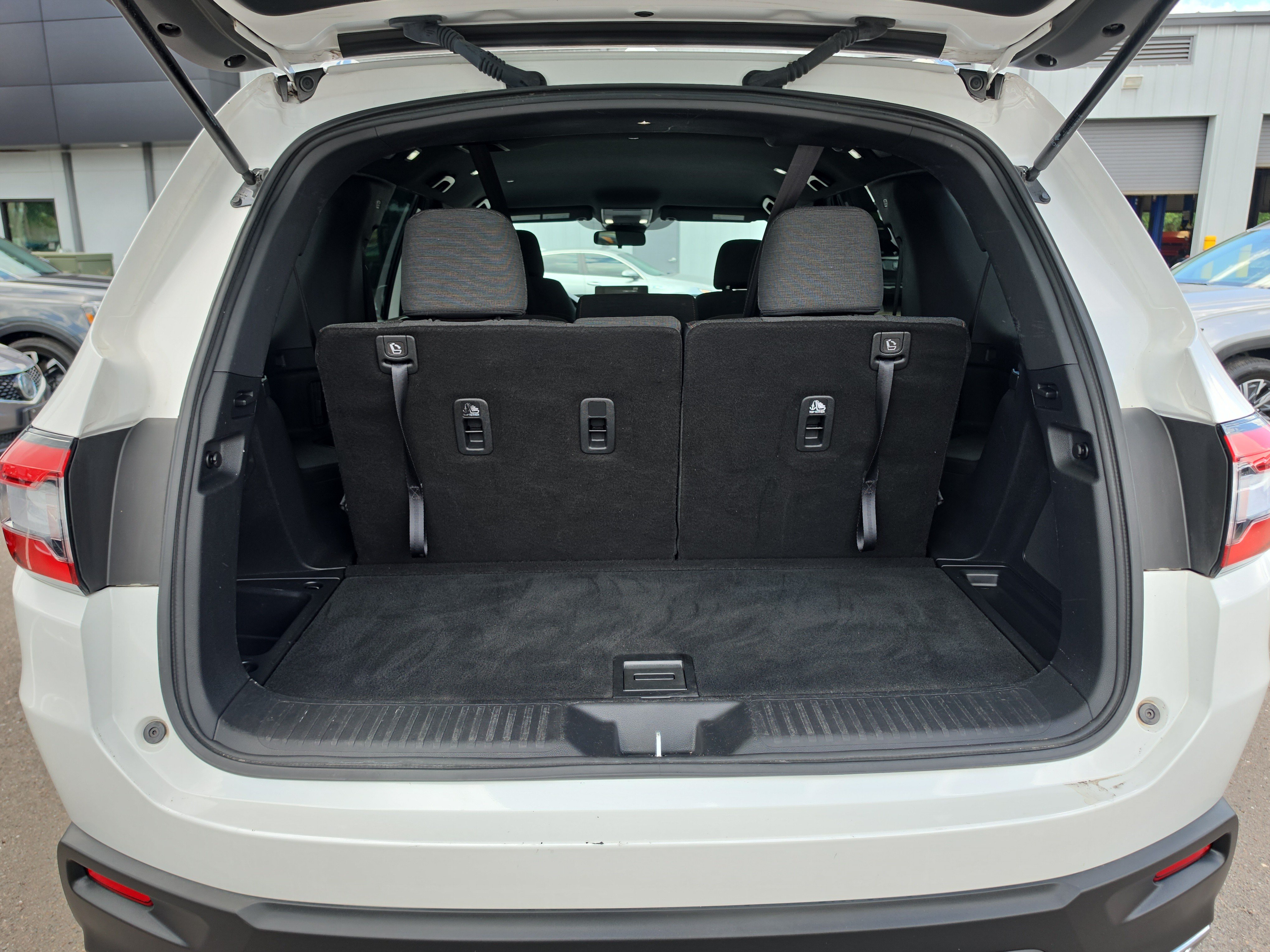 Used 2025 Honda Pilot Sport image 10