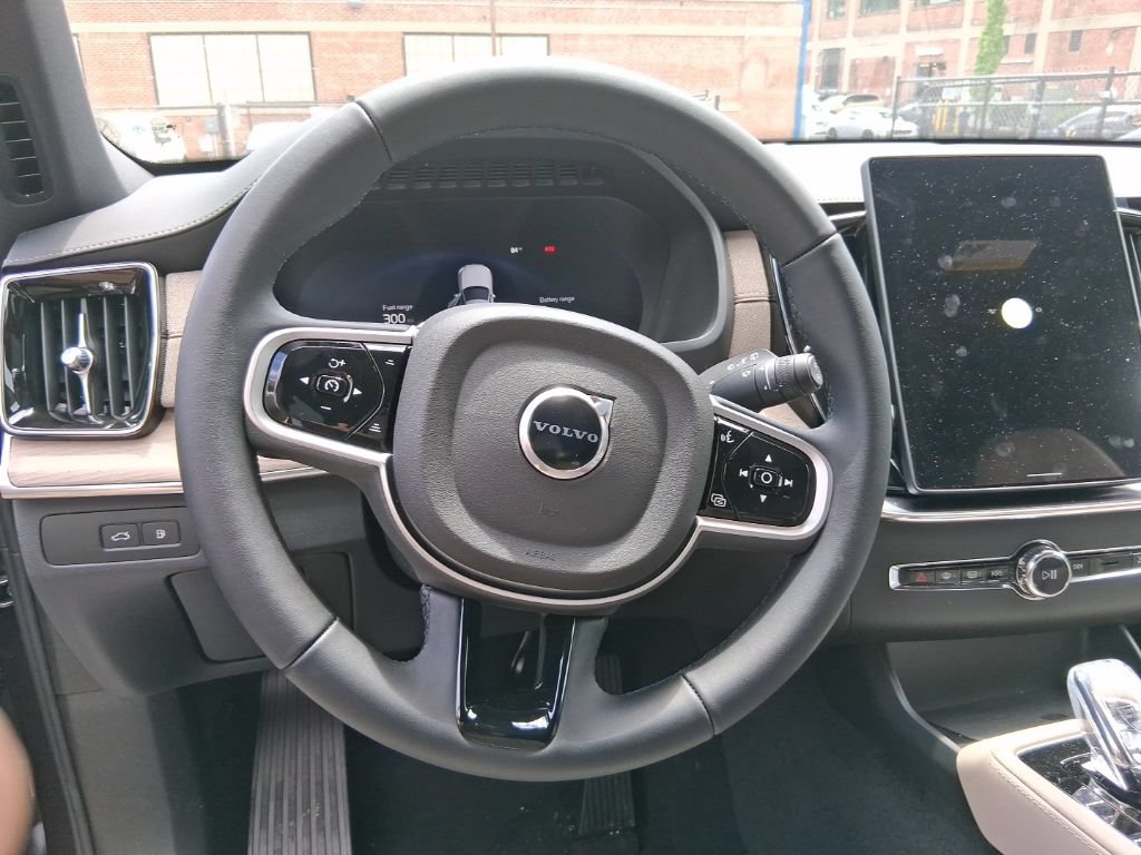 New 2026 Volvo XC90 T8 Ultra w/ Protection Package Premier AWD/4WD image 12