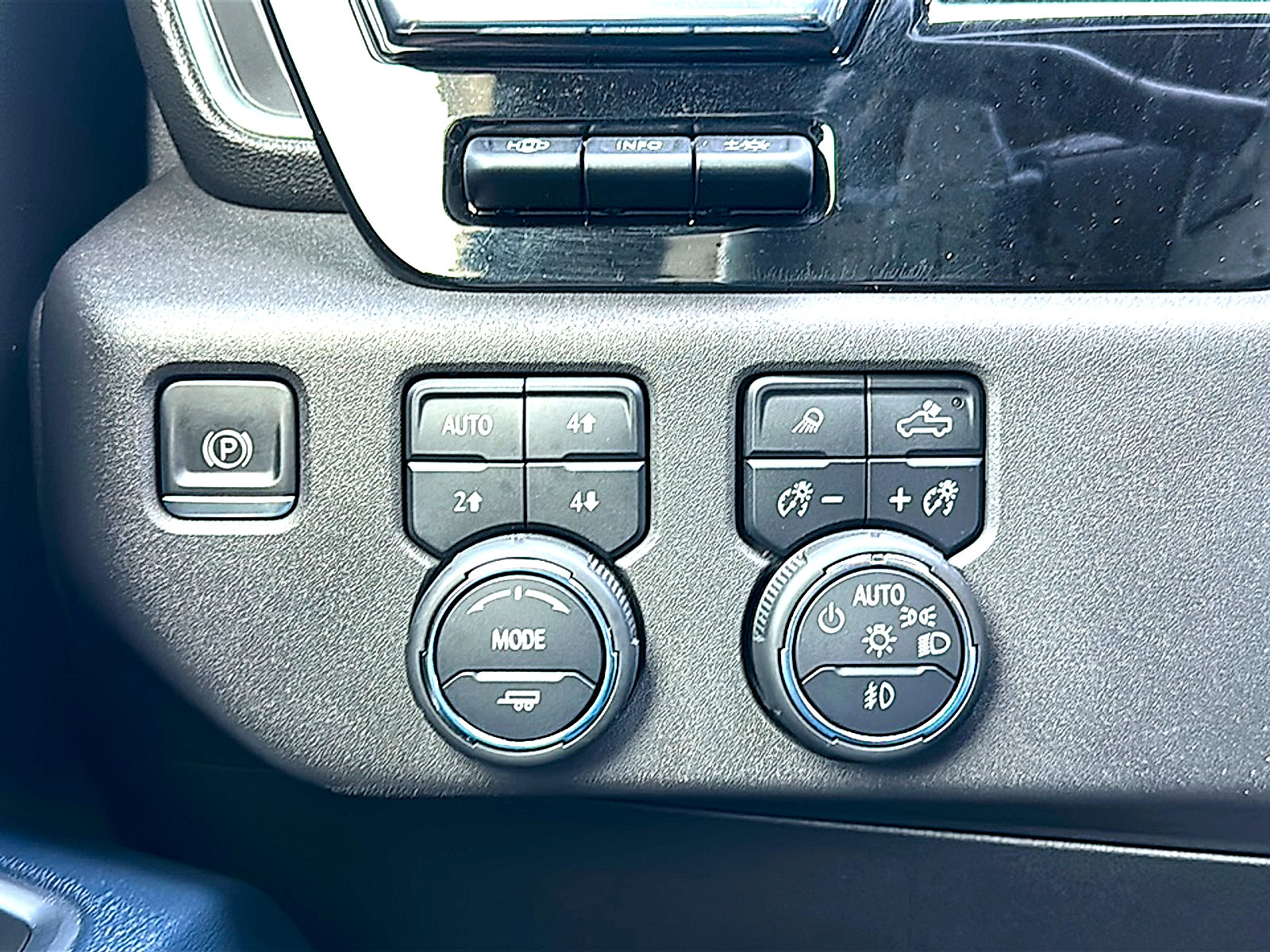 Used 2023 Chevrolet Silverado 1500 High Country w/ Technology Package image 34