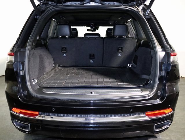 Used 2022 Jeep Grand Cherokee Overland w/ Luxury Tech Group IV image 30