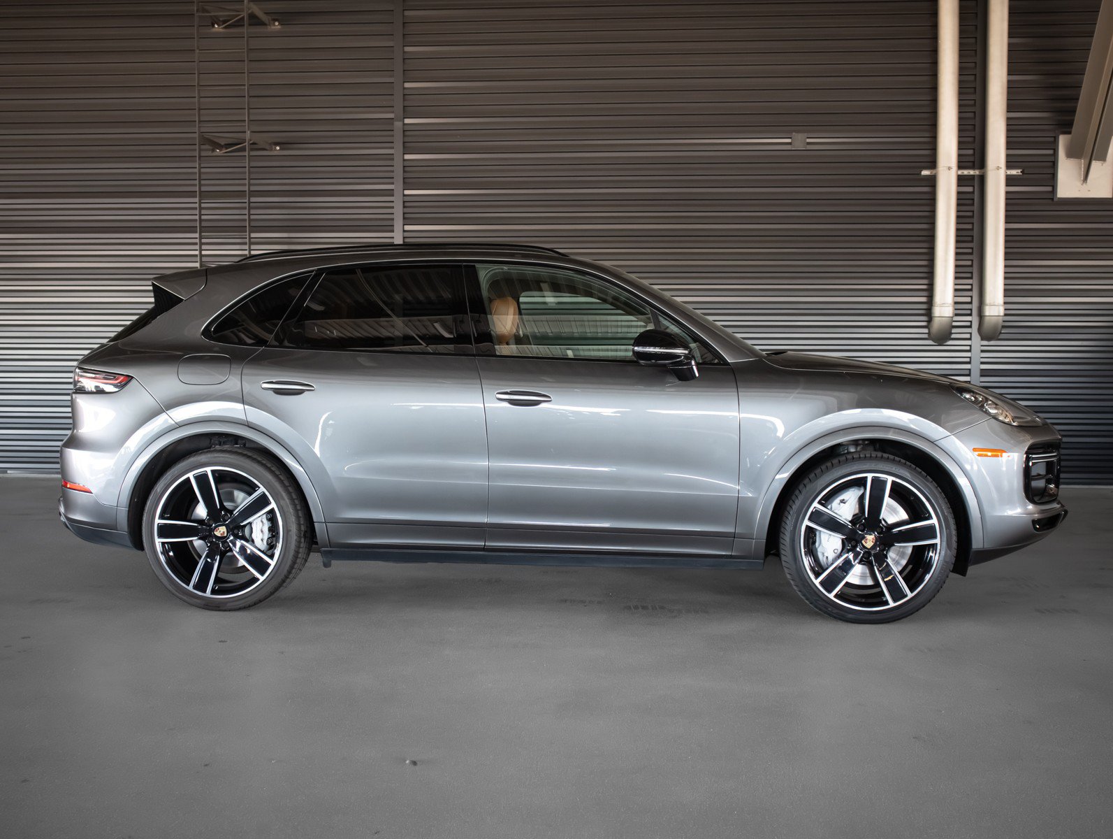 Certified 2023 Porsche Cayenne Turbo AWD/4WD image 9