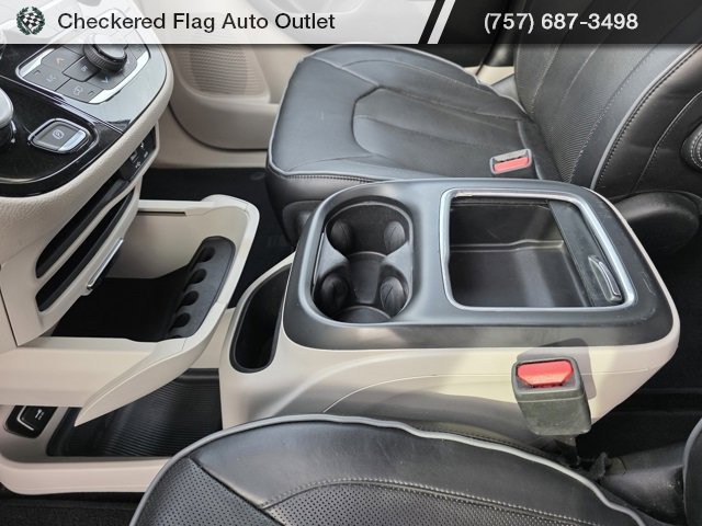 Used 2018 Chrysler Pacifica Limited image 38