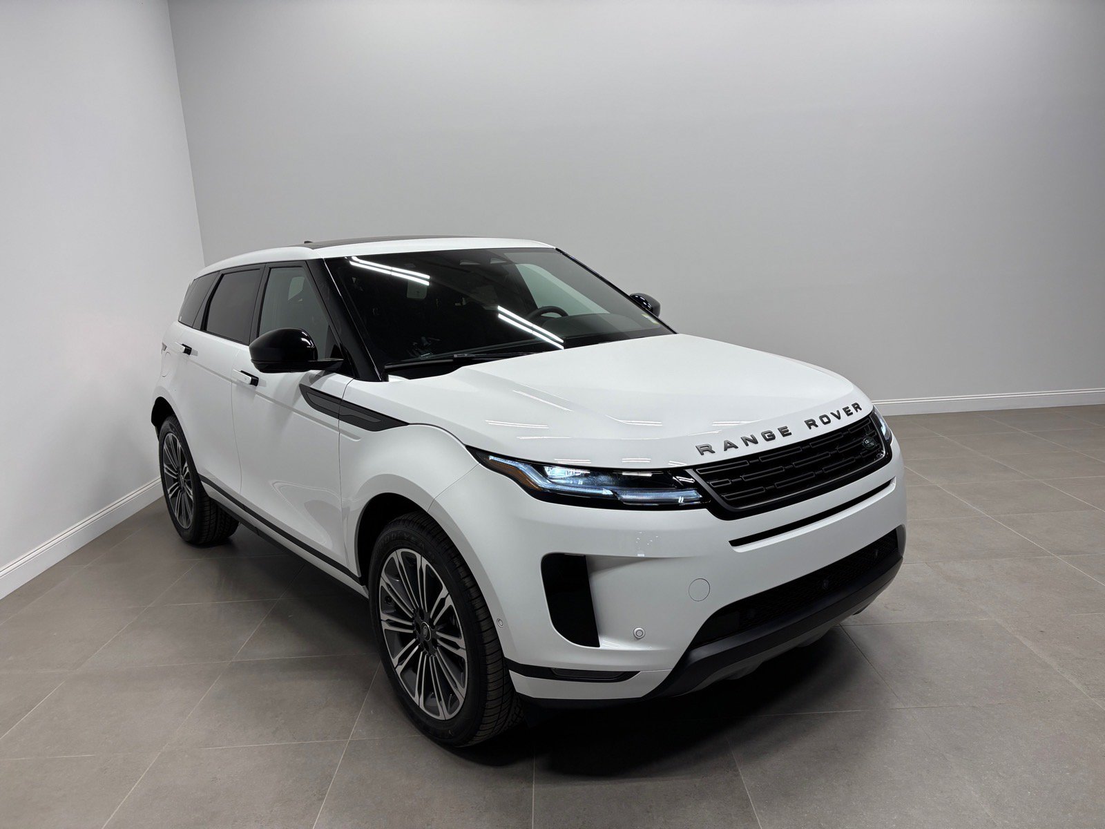 New 2026 Land Rover Range Rover Evoque S AWD/4WD image 4