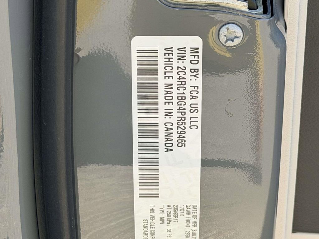 Used 2023 Chrysler Pacifica Touring-L image 27