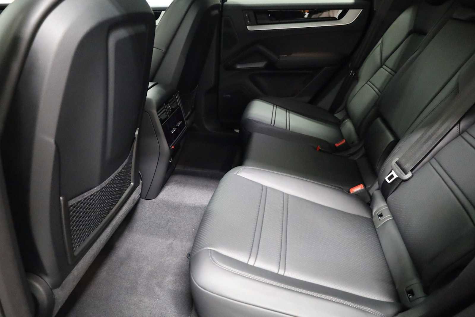 New 2025 Porsche Cayenne Coupe image 36
