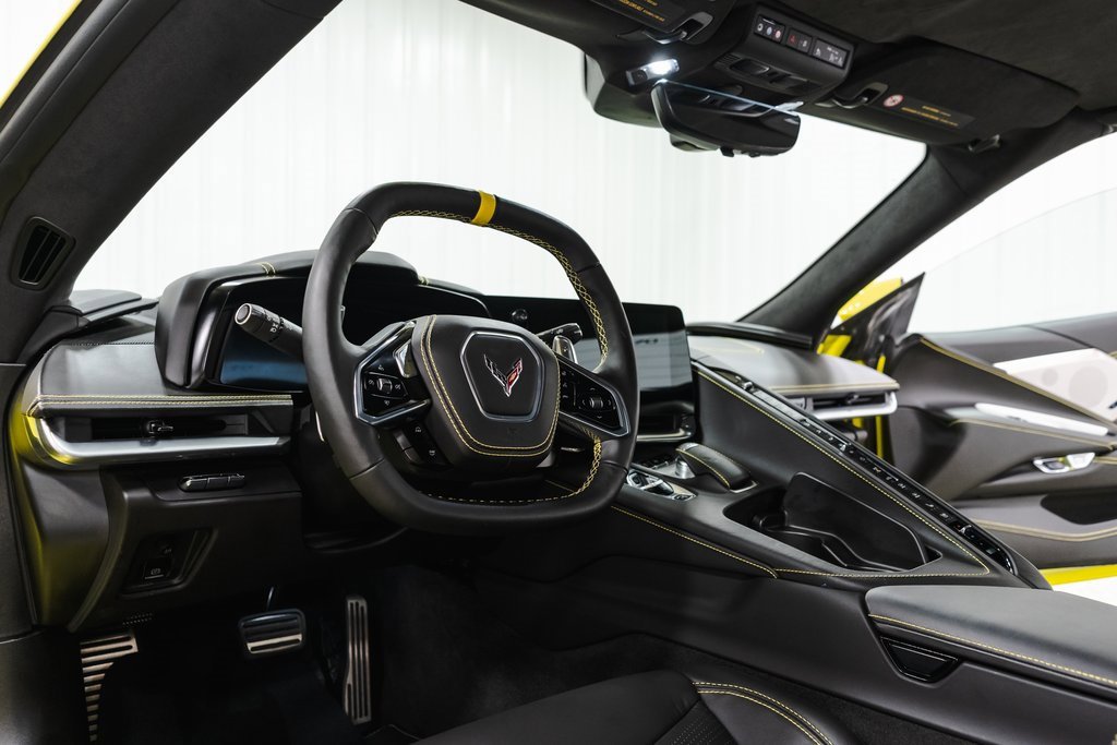 Used 2023 Chevrolet Corvette Stingray Premium Conv w/ 3LT image 32