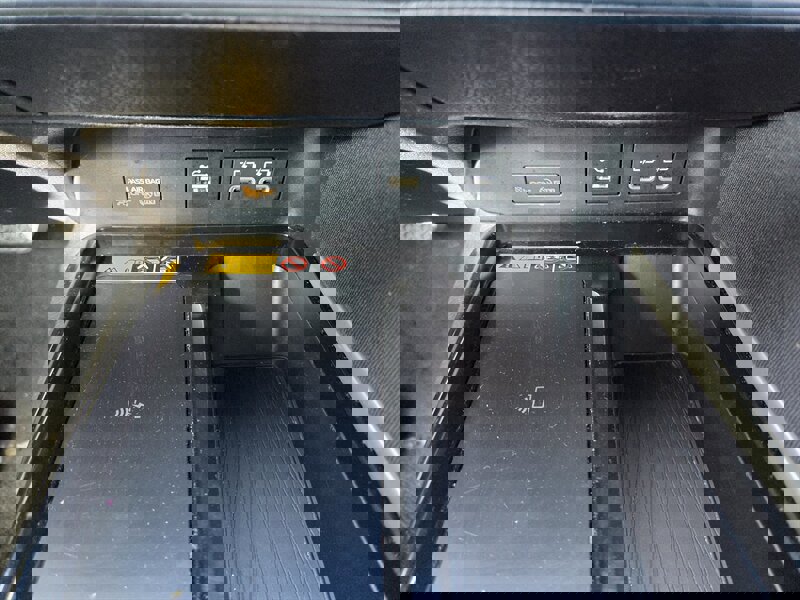 Used 2025 Toyota Camry LE image 18