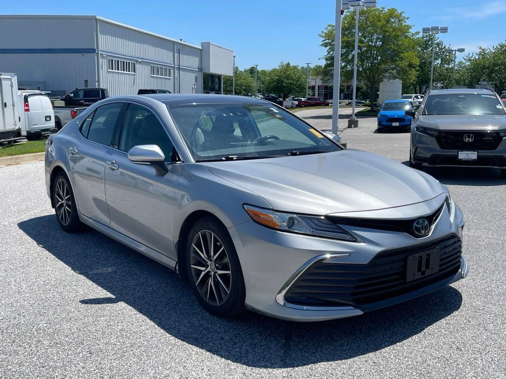 Used 2022 Toyota Camry XLE w/ Cold Weather Package FWD image 3