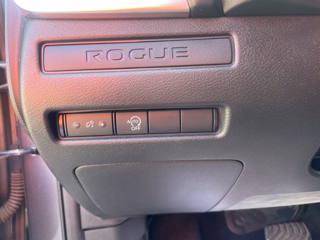 Used 2024 Nissan Rogue S FWD image 18