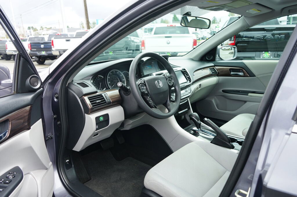 Used 2016 Honda Accord EX image 11