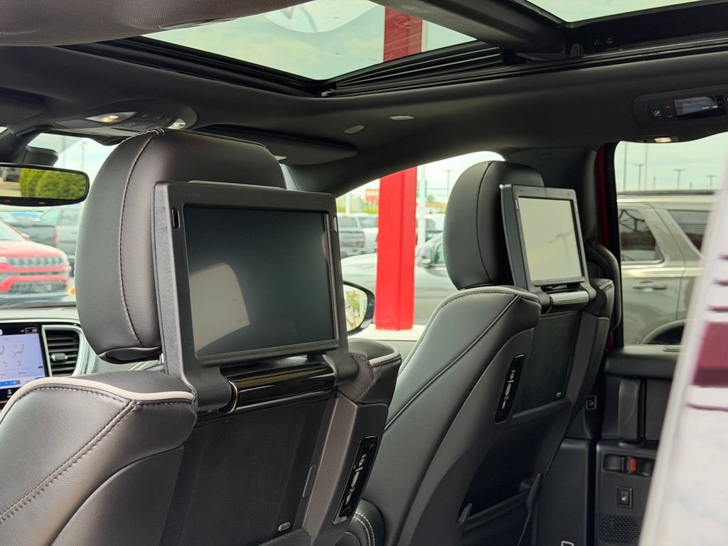 Used 2025 Chrysler Pacifica Limited w/ Uconnect Theater Family Group AWD/4WD image 32