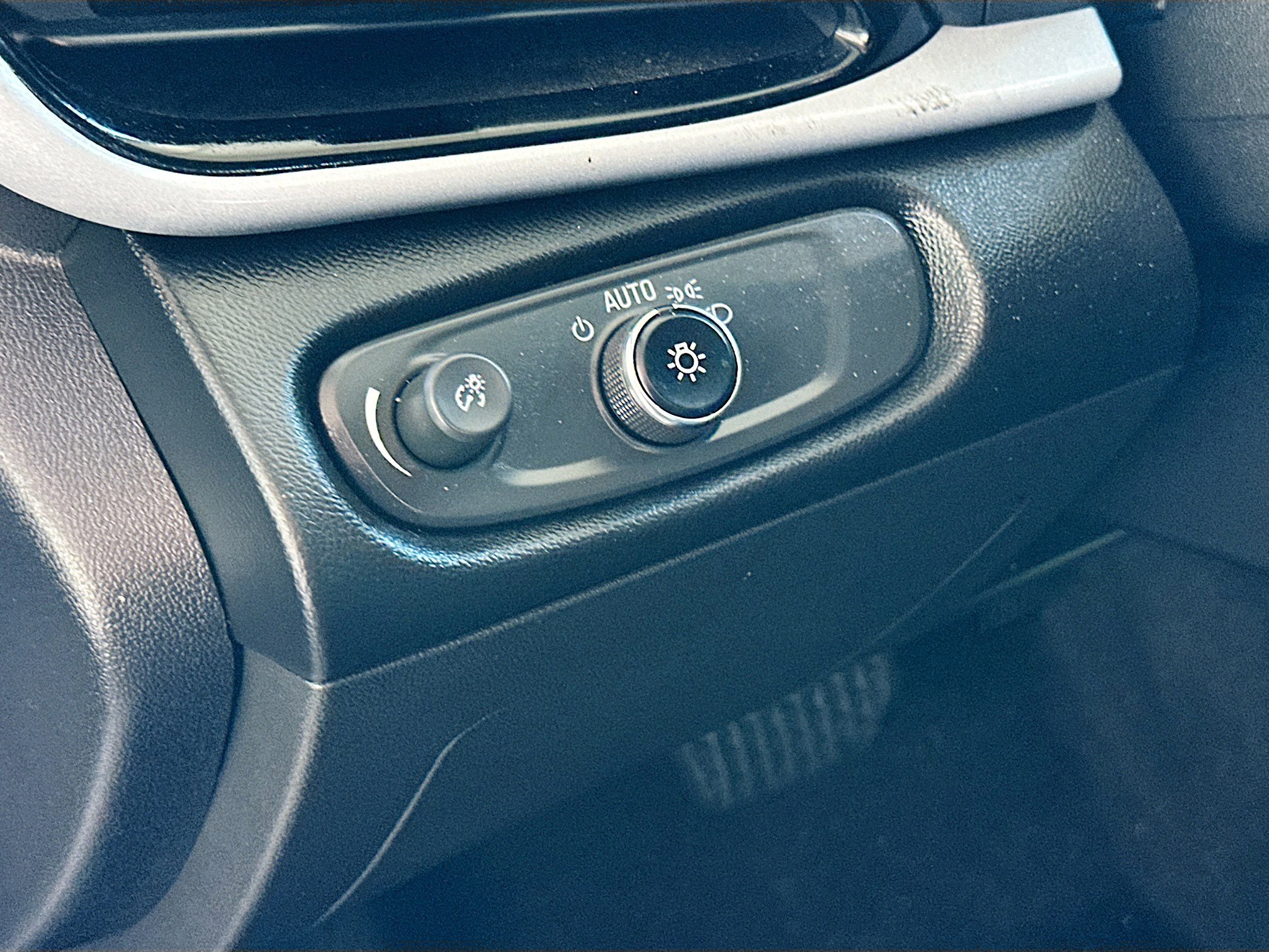 Used 2017 Chevrolet Volt LT image 9