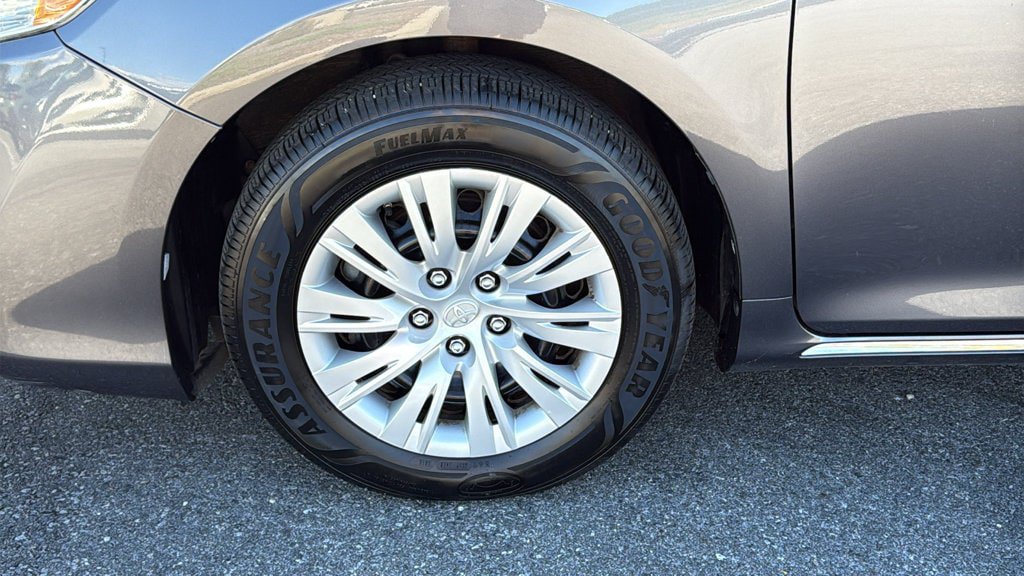 Used 2014 Toyota Camry LE FWD image 8