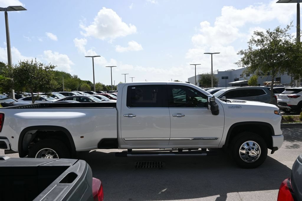 Used 2025 Chevrolet Silverado 3500 High Country w/ High Country Premium Package AWD/4WD image 15