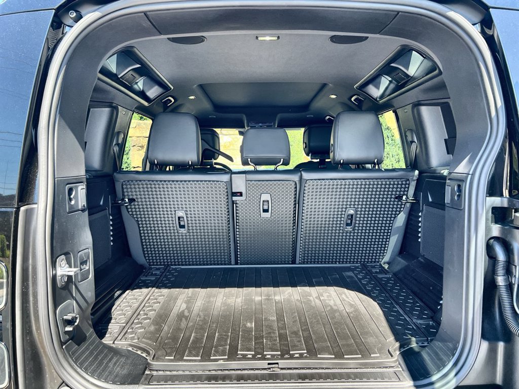 New 2026 Land Rover Defender 110 X-Dynamic SE AWD/4WD image 18
