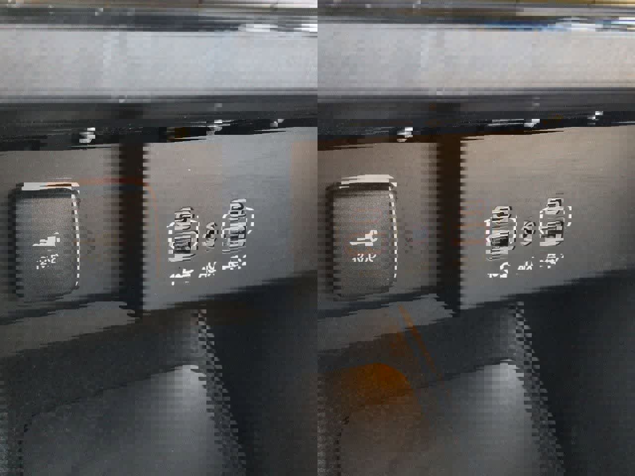 Used 2024 Jeep Wagoneer Series II w/ Flexible Seating Group image 31