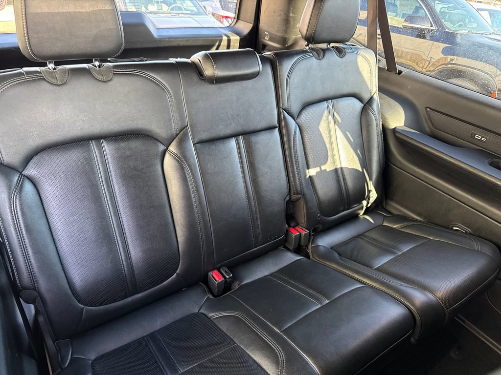 Used 2024 Jeep Wagoneer L Series II w/ Flexible Seating Group AWD/4WD image 19