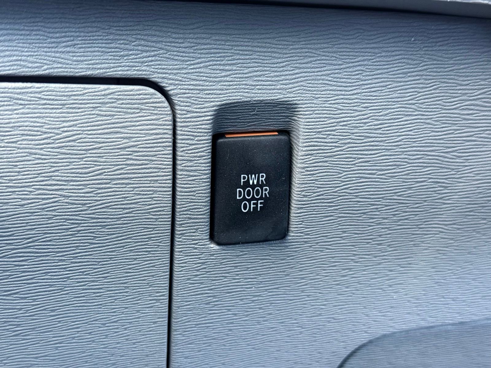 Used 2013 Toyota Sienna XLE w/ Premium Pkg image 56