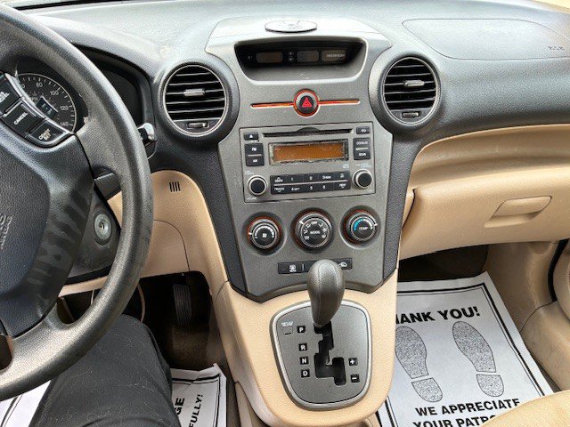Used 2008 Kia Rondo LX w/ Convenience Pkg image 7