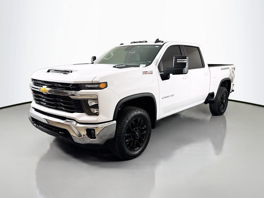Used 2025 Chevrolet Silverado 2500 LT AWD/4WD image 3