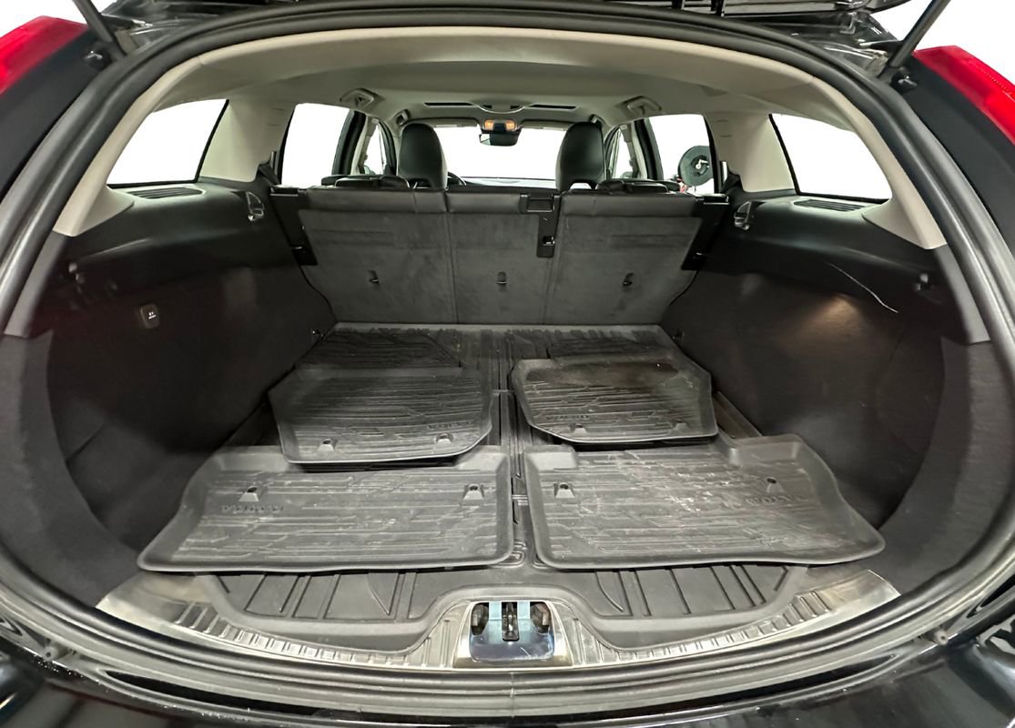 Used 2017 Volvo V60 T5 Platinum w/ Climate Package image 14