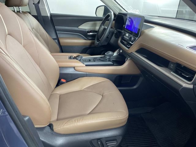 Used 2025 Toyota Grand Highlander Platinum image 11