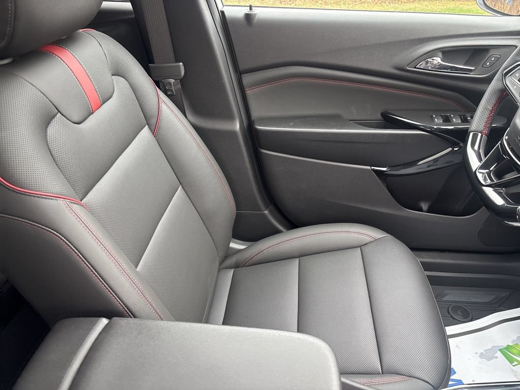 New 2026 Chevrolet Trax RS w/ Sunroof Package FWD image 32