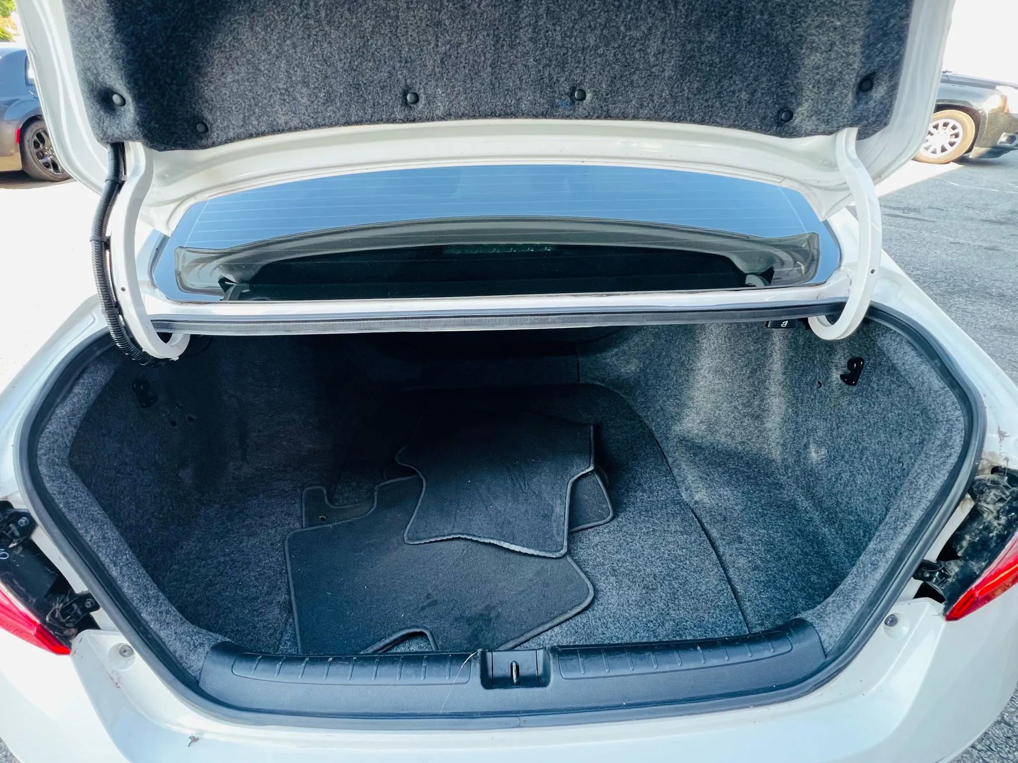 Used 2018 Honda Accord LX image 13