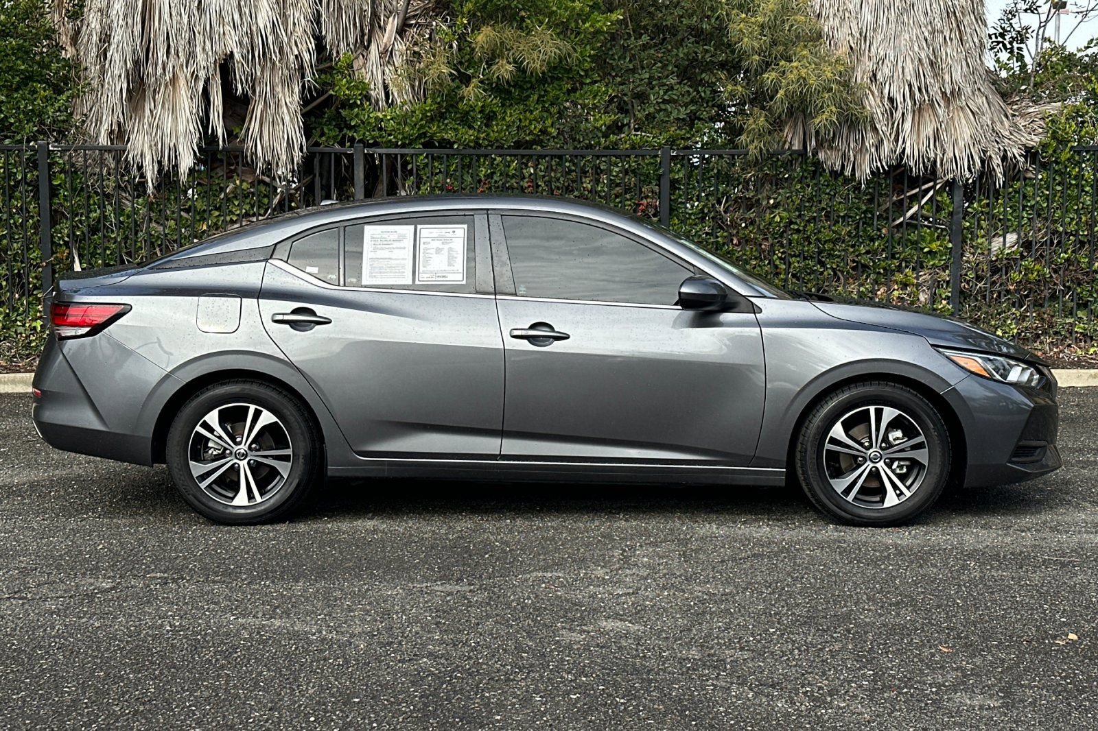 Used 2022 Nissan Sentra SV image 2