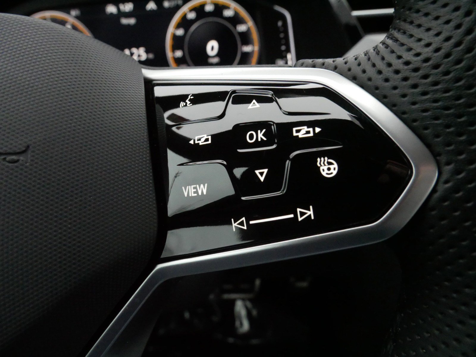 Used 2023 Volkswagen Arteon SEL Premium image 25