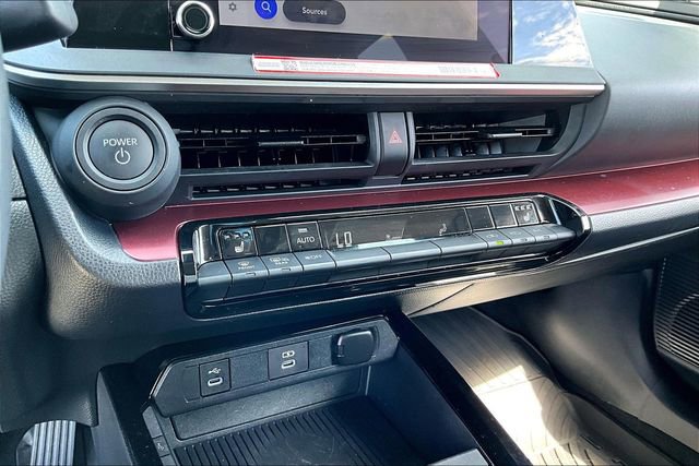 Used 2025 Toyota Prius Plug-In Hybrid image 23