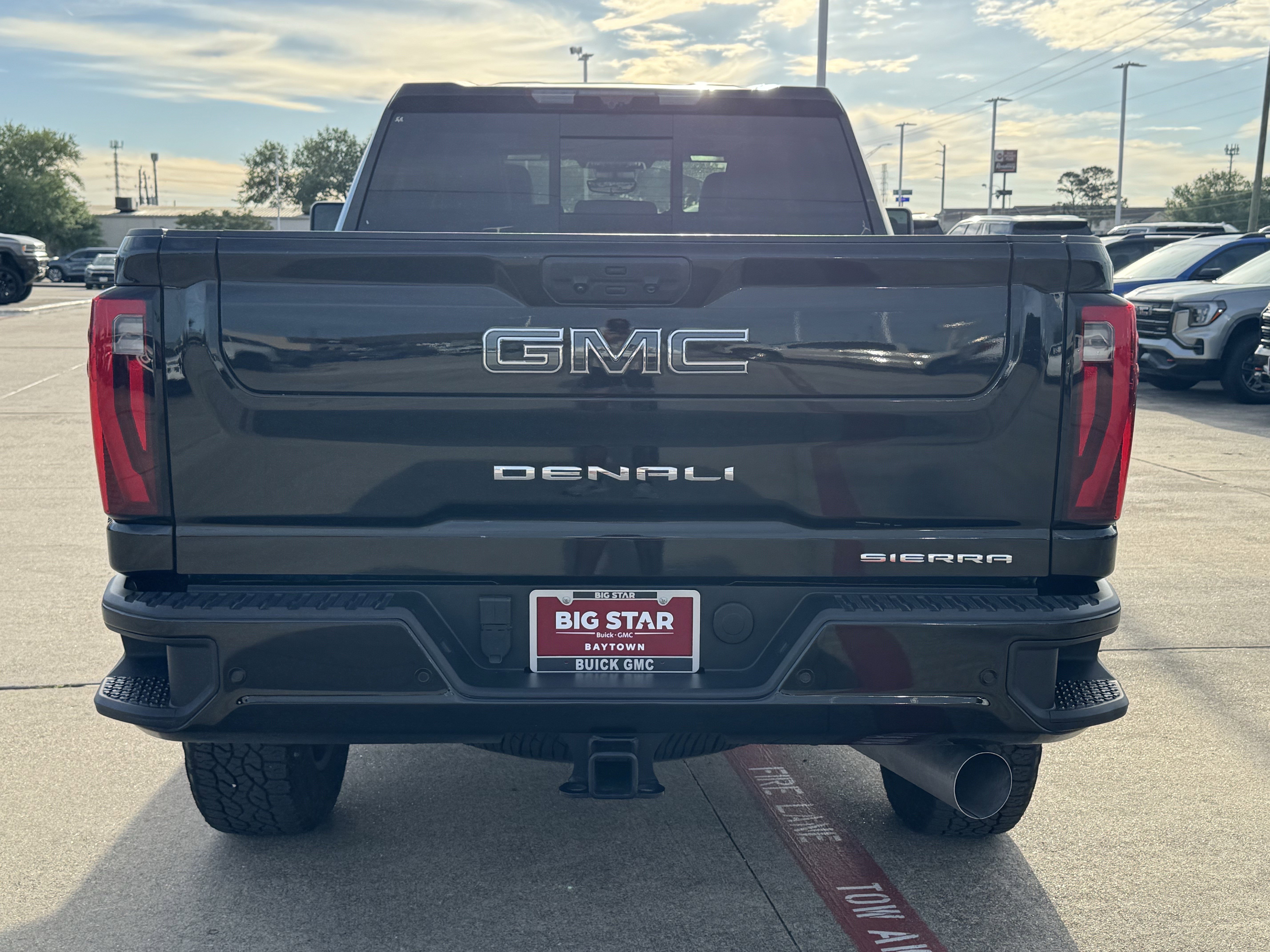 Used 2025 GMC Sierra 2500 Denali Ultimate image 9