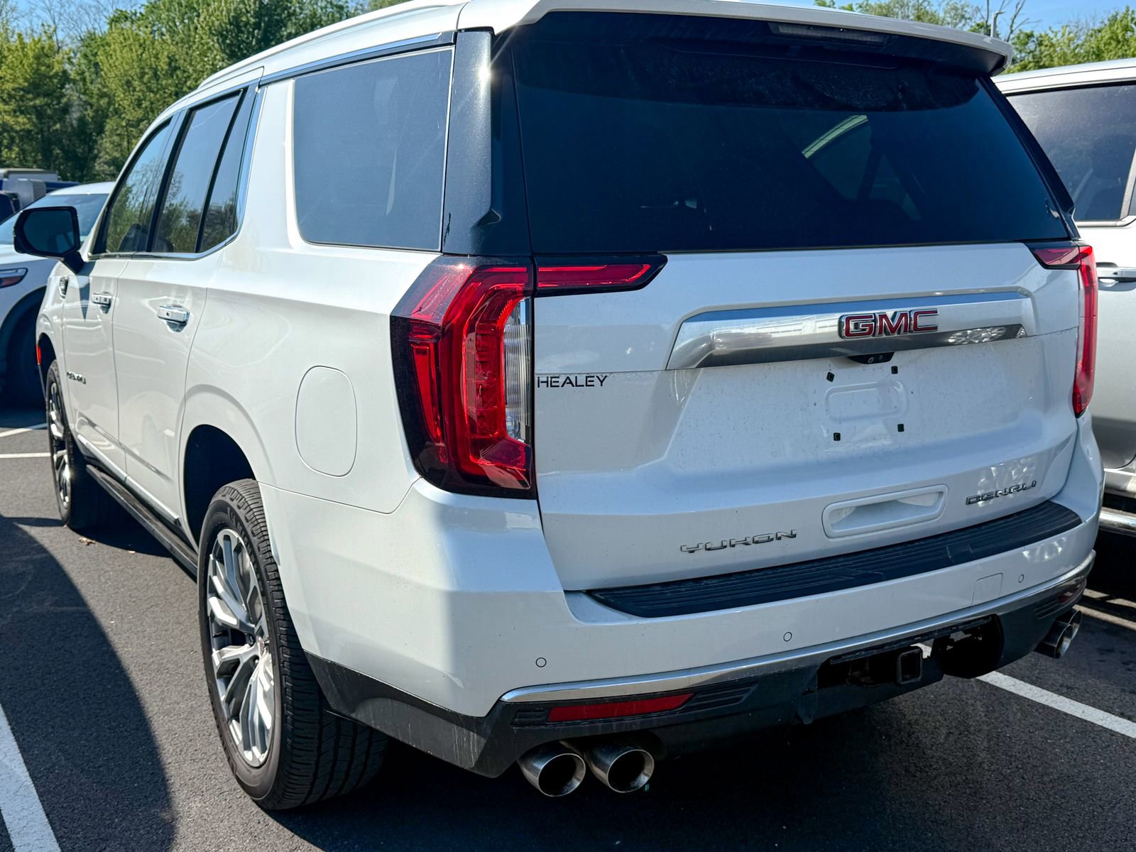 Used 2021 GMC Yukon Denali w/ Denali Premium Package AWD/4WD image 4