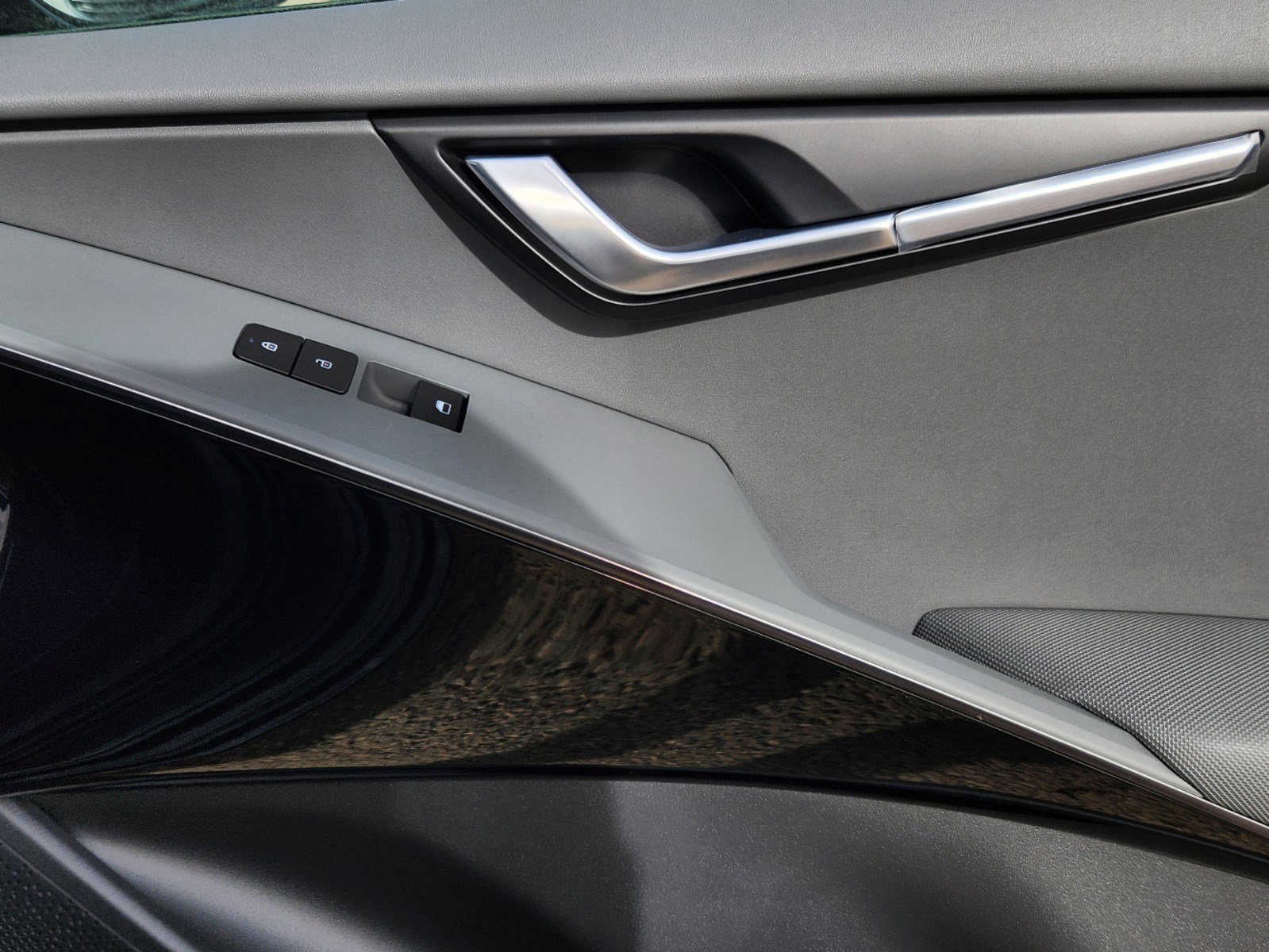 New 2025 Kia Niro EX Touring image 14