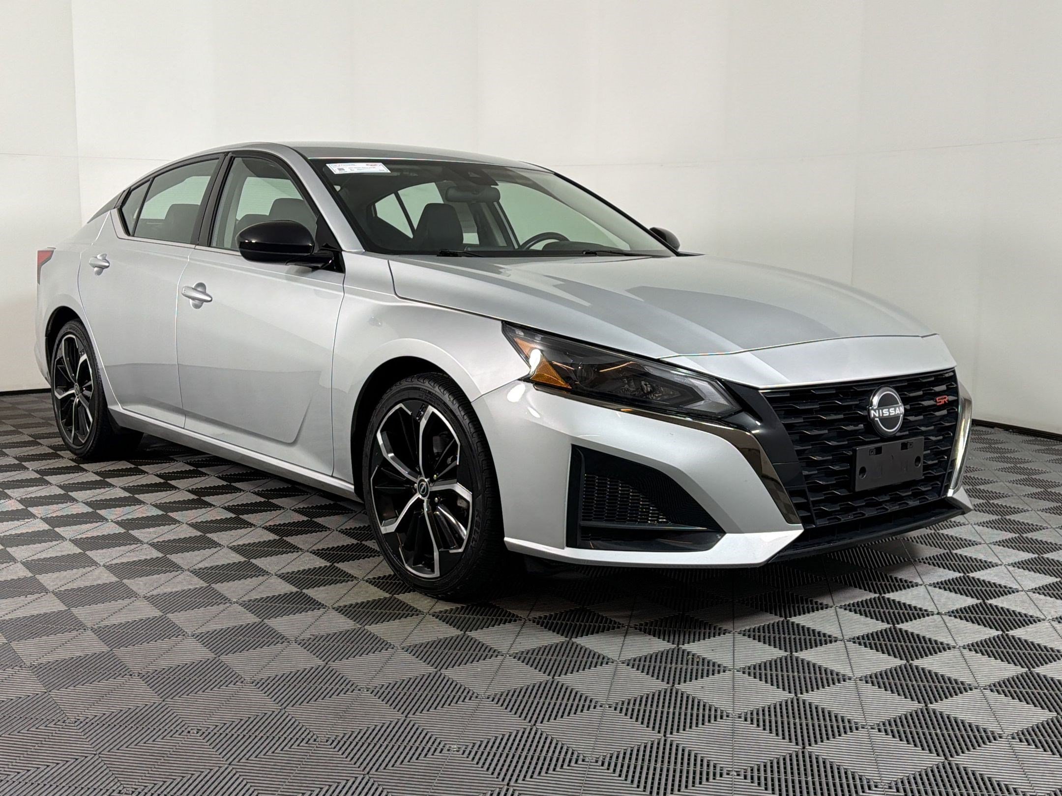 Used 2024 Nissan Altima 2.5 SR FWD image 22