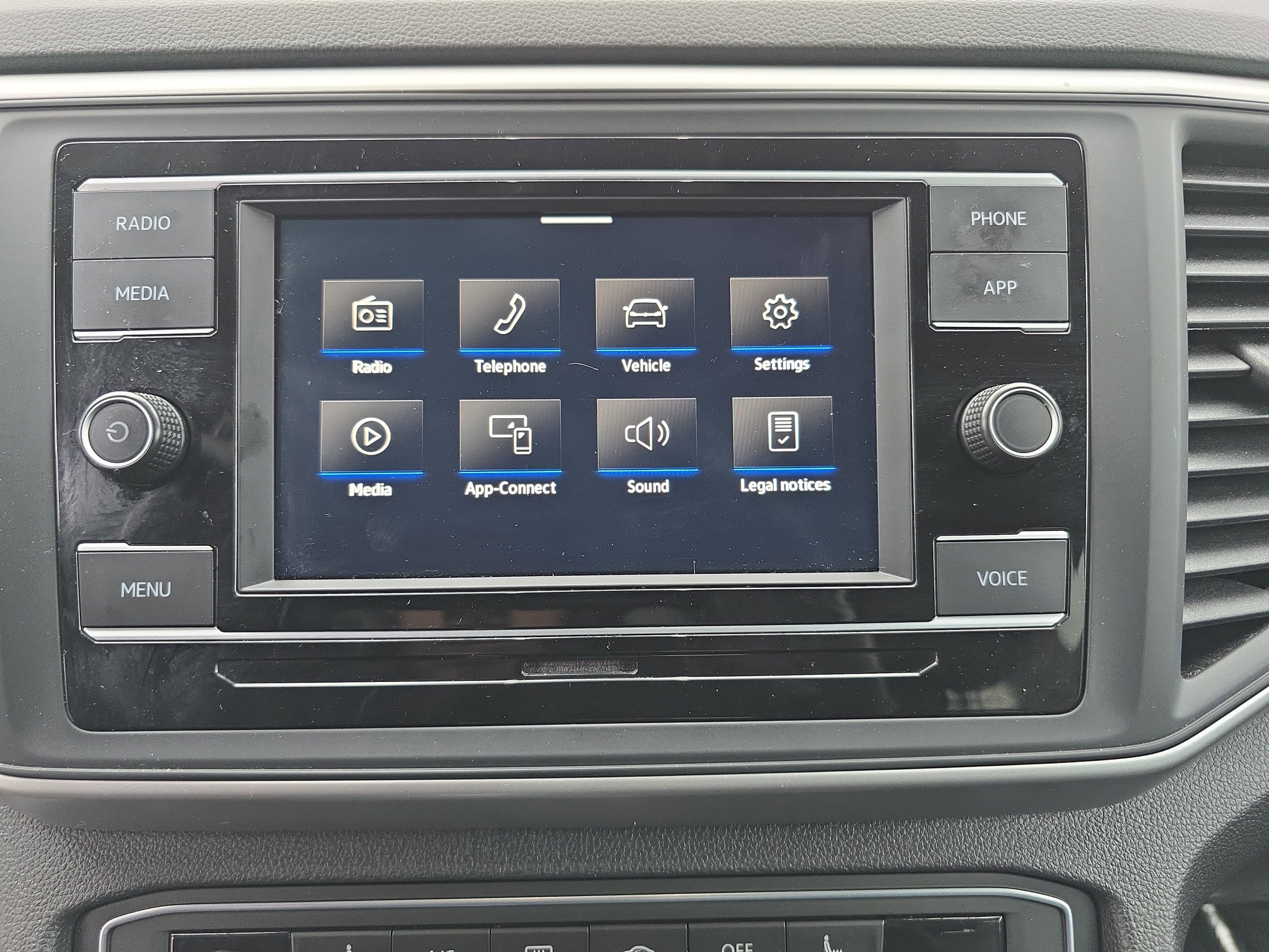 Used 2023 Volkswagen Atlas Cross Sport SE image 21