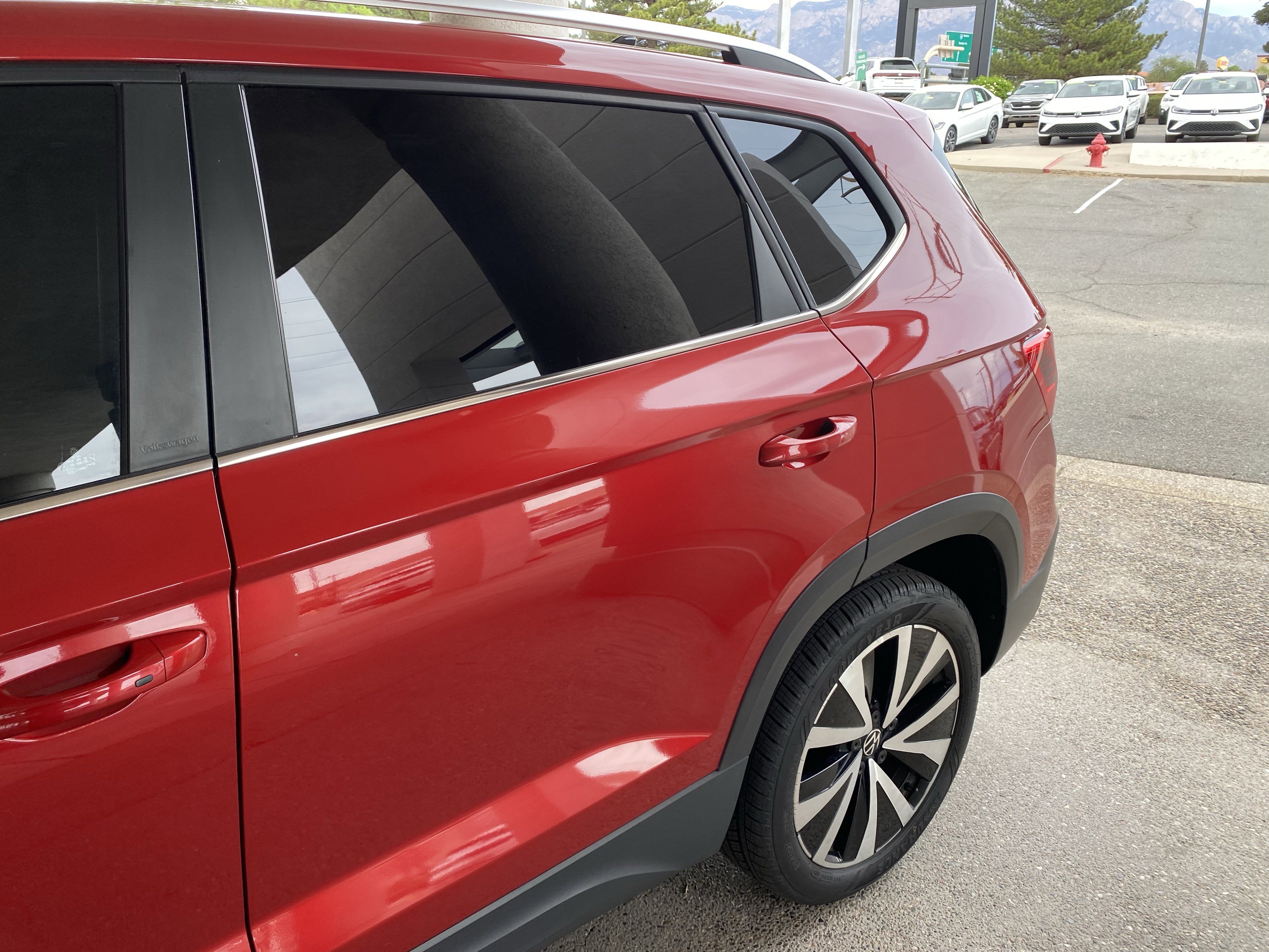 Used 2023 Volkswagen Taos SE w/ Panoramic Sunroof Package image 43