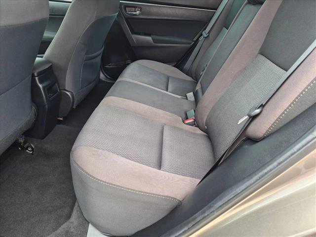 Used 2018 Toyota Corolla LE FWD image 15