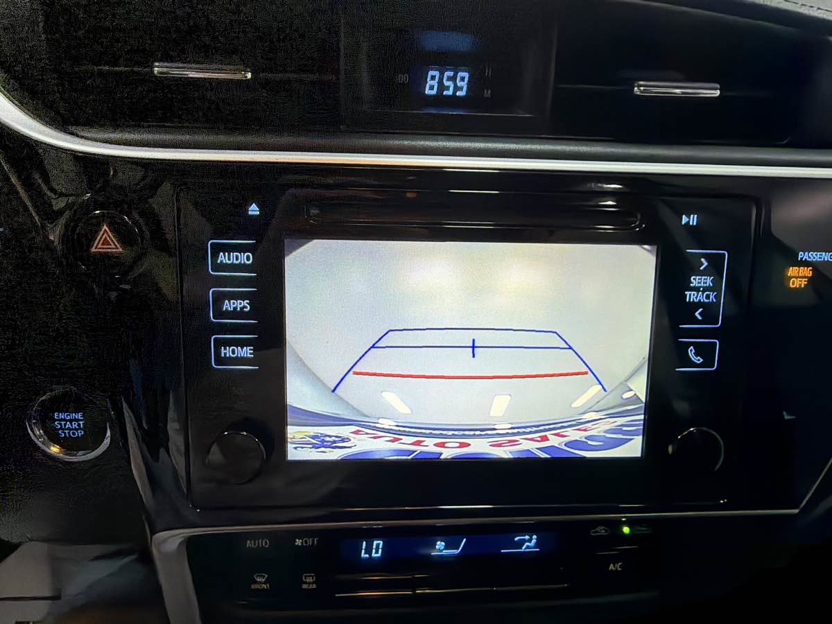 Used 2018 Toyota Corolla SE w/ SE Premium Package image 19