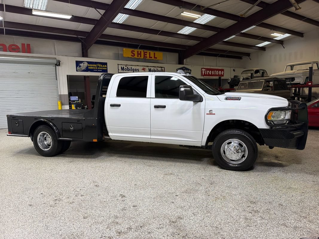 Used 2024 RAM 3500 Tradesman w/ Chrome Appearance Group AWD/4WD image 10
