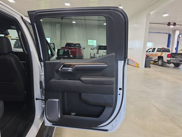 Used 2023 Chevrolet Silverado 1500 High Country w/ Technology Package AWD/4WD image 31