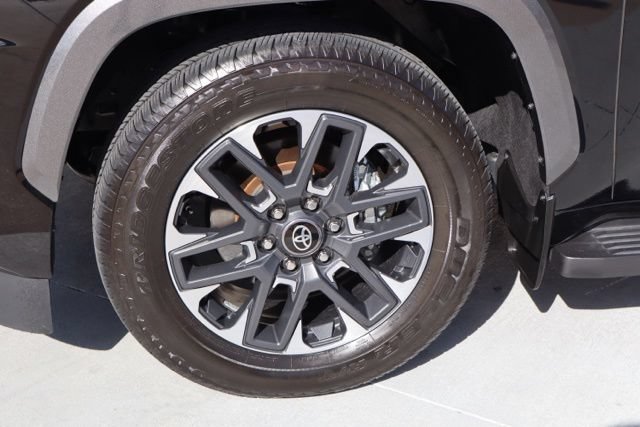 Used 2025 Toyota Sequoia Limited w/ Tow Technology Package AWD/4WD image 2