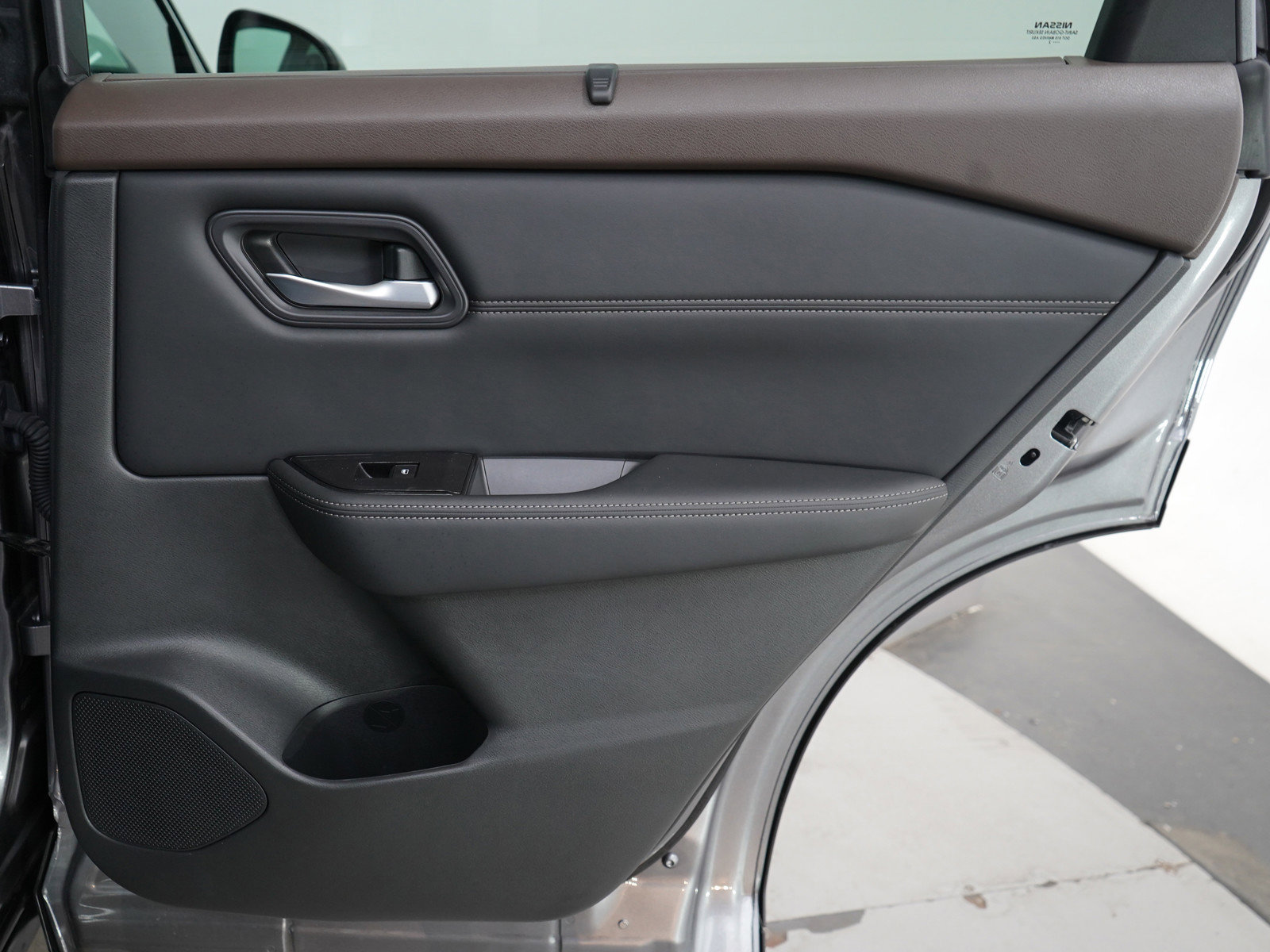 Used 2022 Nissan Rogue SV w/ SV Premium Package image 14