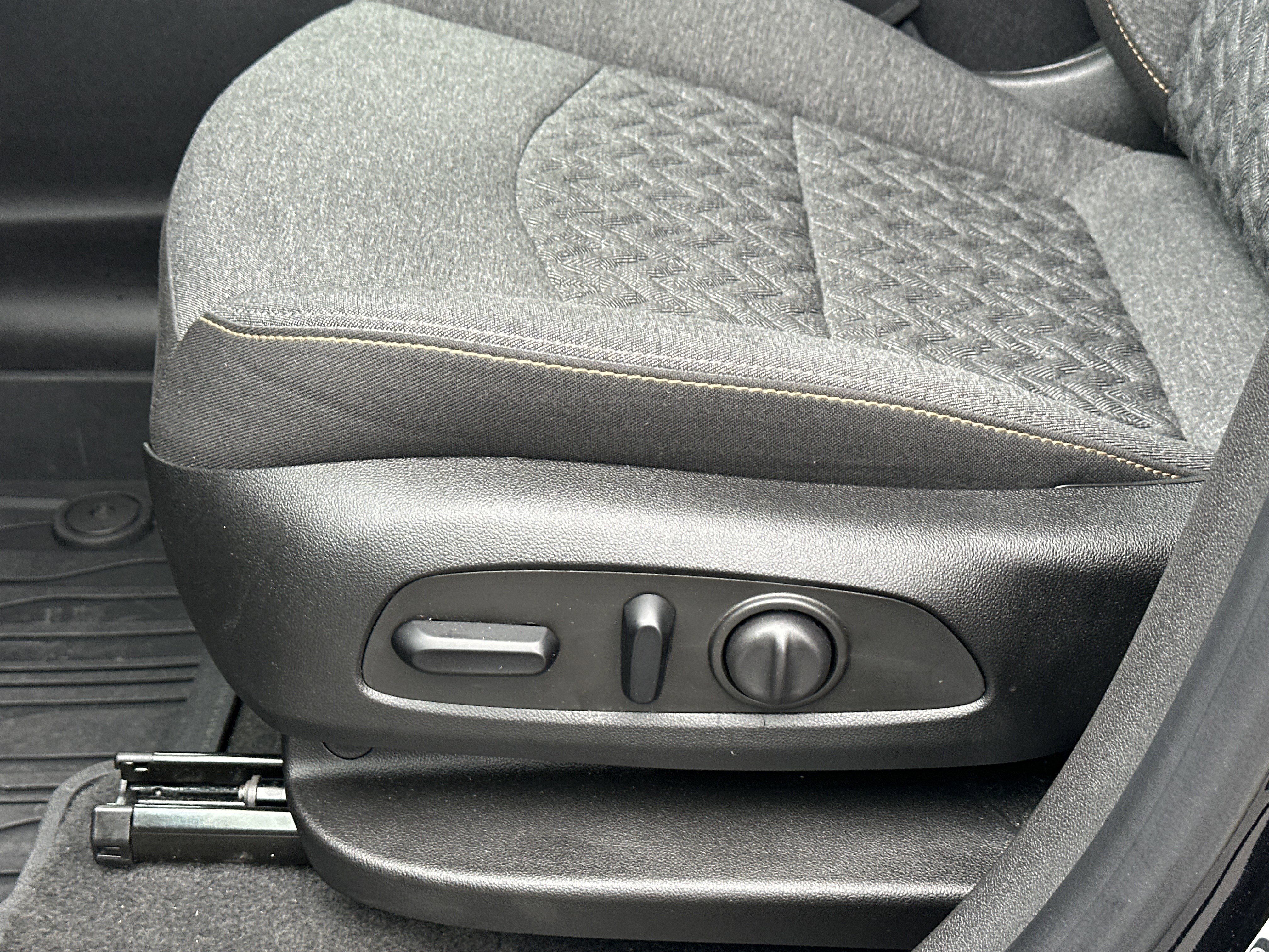 Certified 2024 Chevrolet Equinox LT w/ LPO, Floor Liner Package image 10