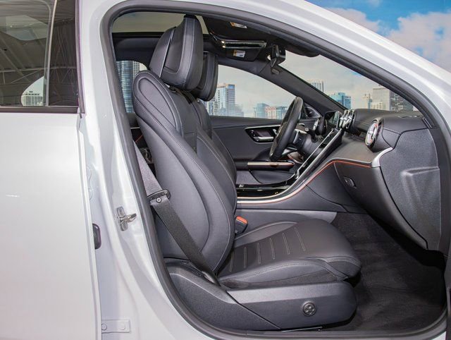 Used 2025 Mercedes-Benz C 300 4MATIC Sedan image 21