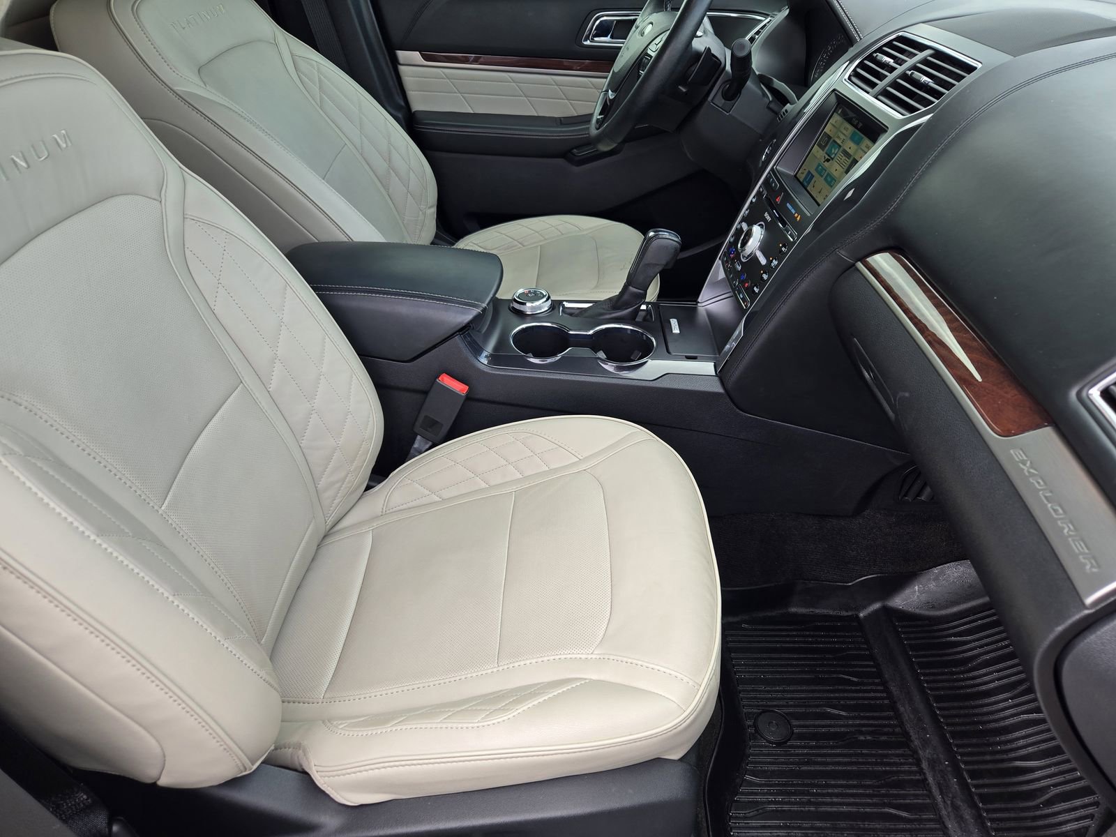 Used 2018 Ford Explorer Platinum image 14