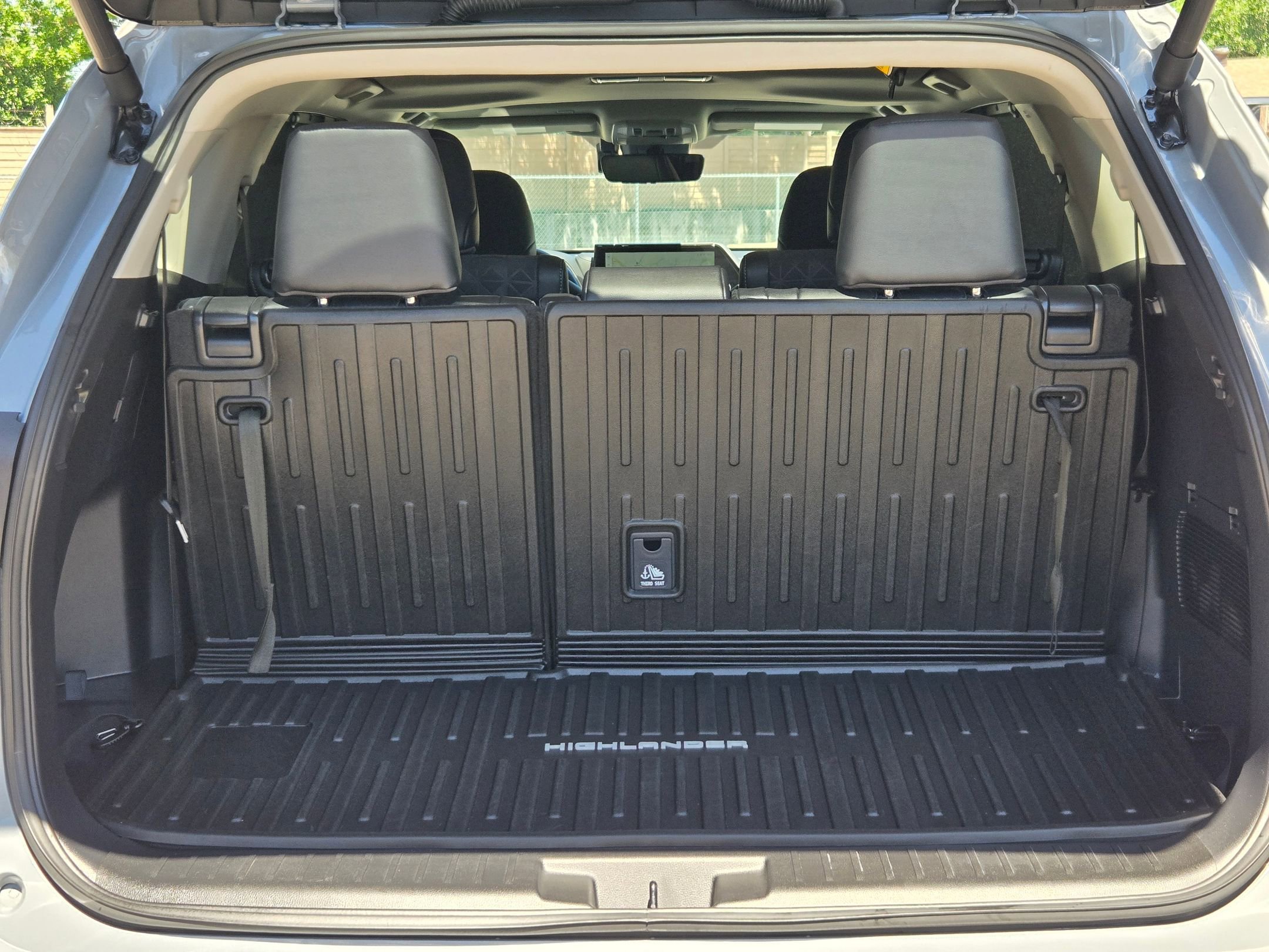 Used 2025 Toyota Highlander XLE AWD/4WD image 25